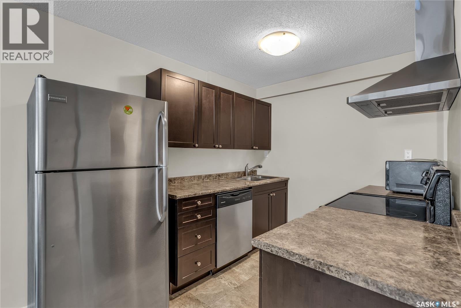 Photo 10 of 1 2707 7th Street E, Saskatoon SK