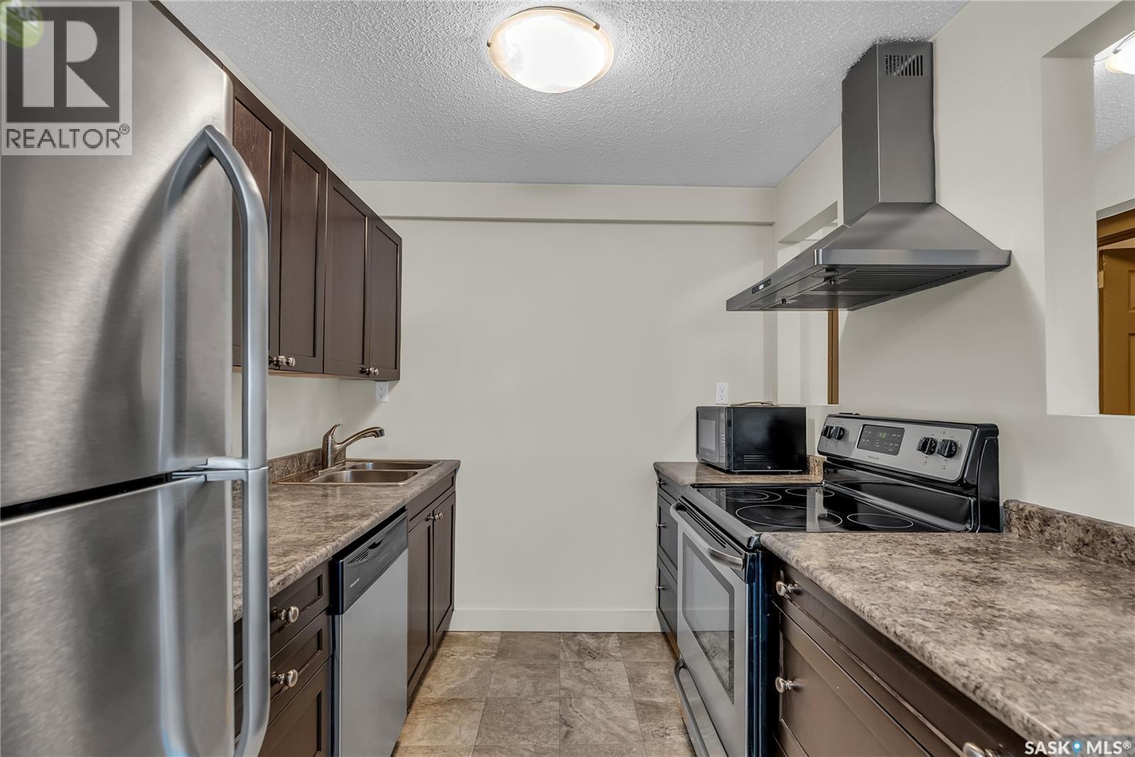Photo 11 of 1 2707 7th Street E, Saskatoon SK