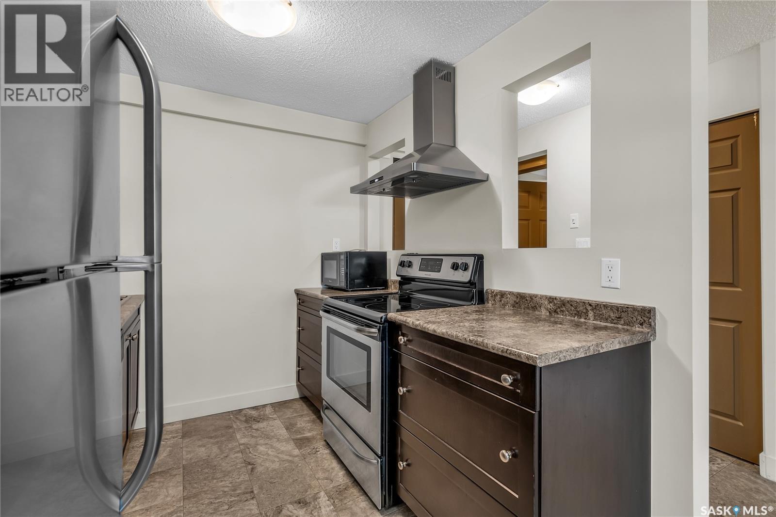 Photo 12 of 1 2707 7th Street E, Saskatoon SK