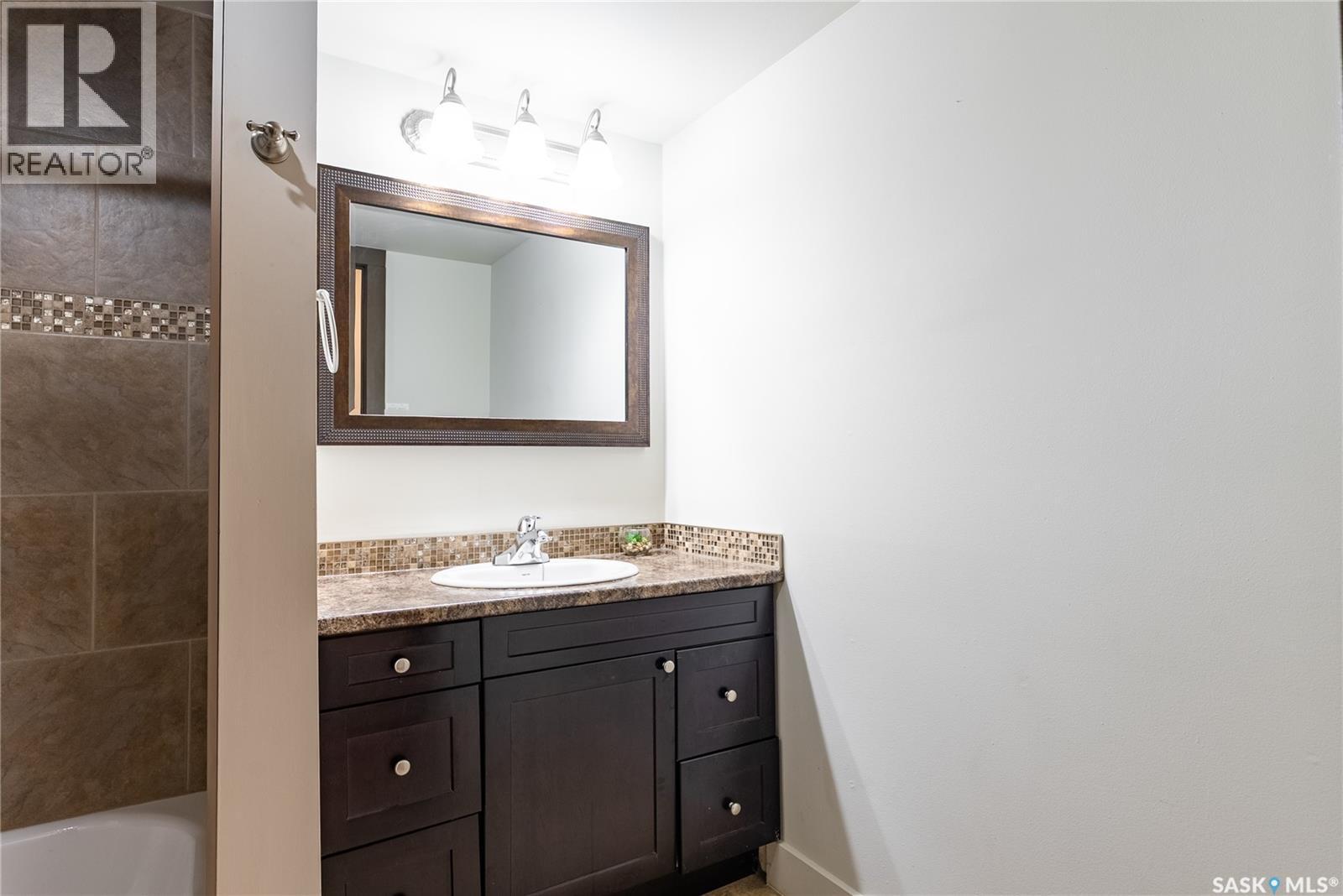 Photo 17 of 1 2707 7th Street E, Saskatoon SK
