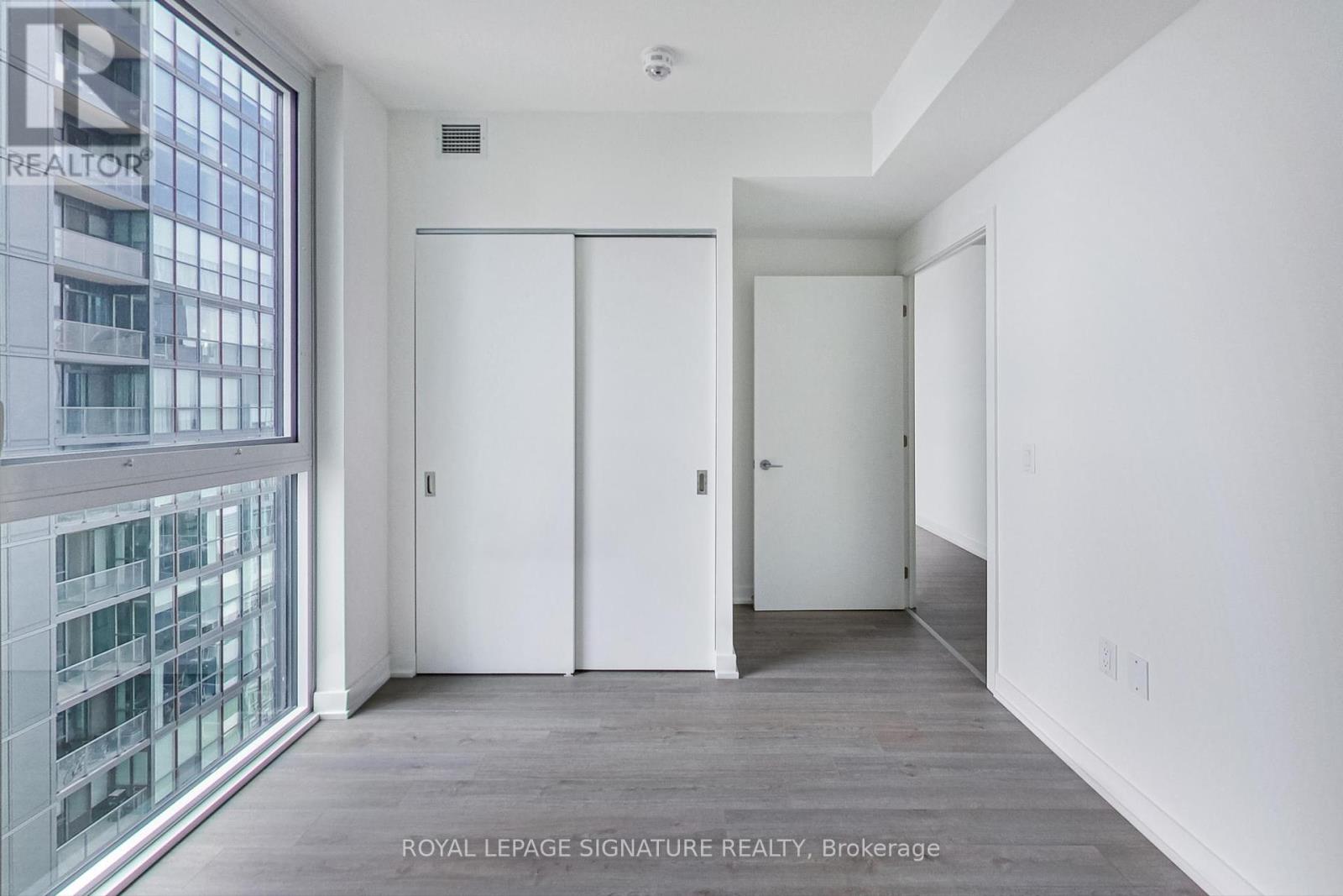 Photo 8 of 3408 357 King Street W, Toronto ON