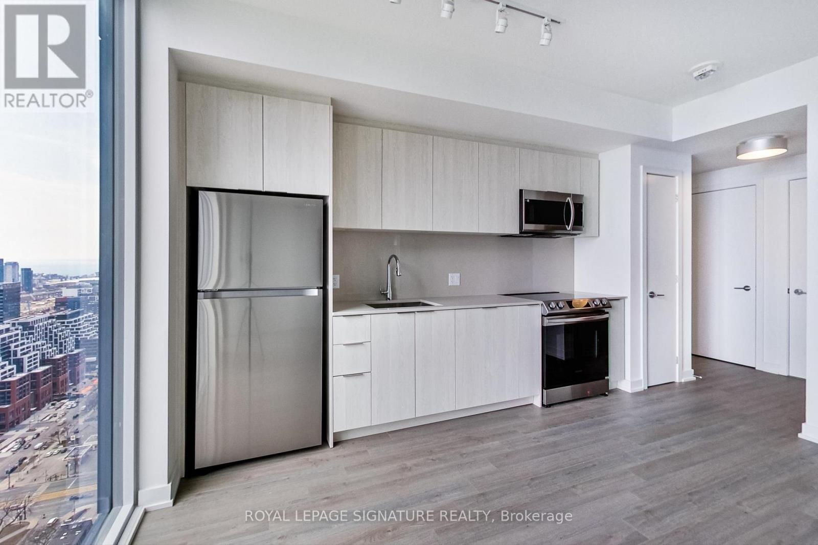 Photo 7 of 3408 357 King Street W, Toronto ON