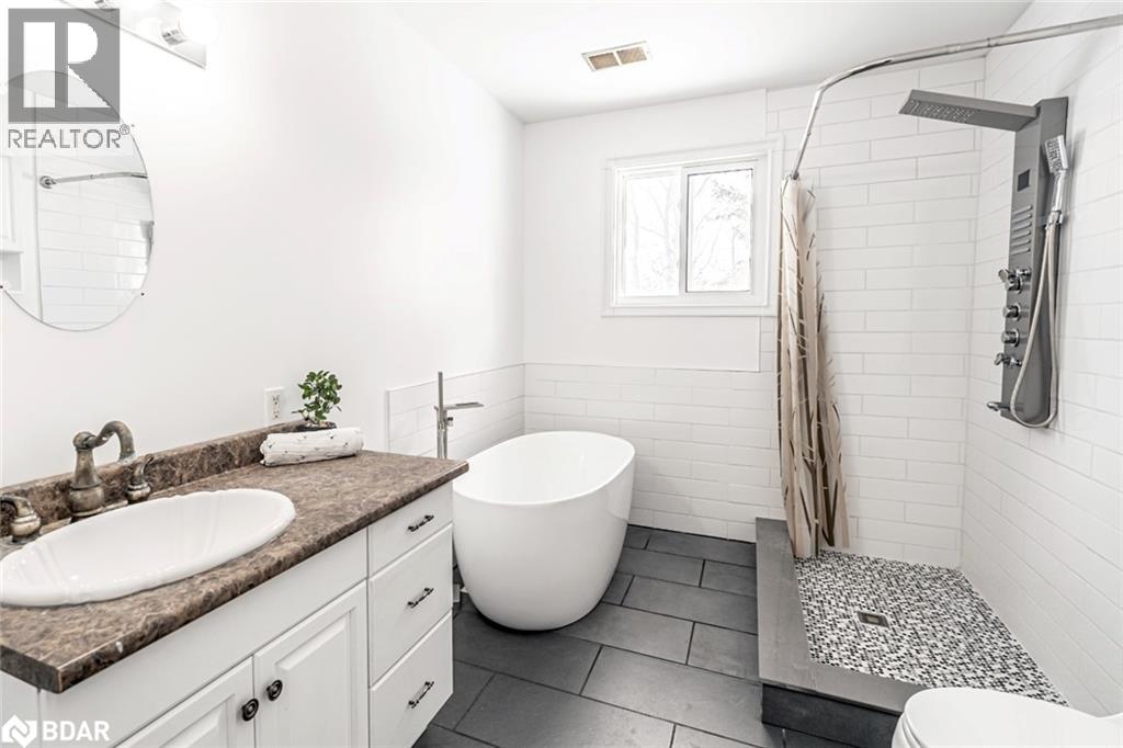 Photo 27 of 5853 Yonge Street, Innisfil ON