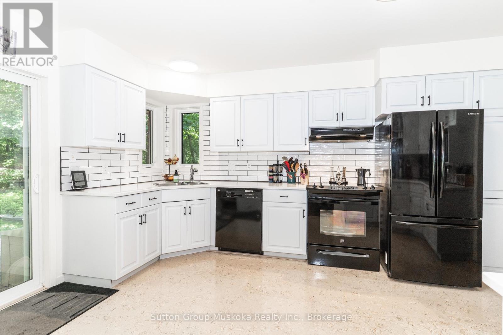 Photo 40 of 12 Silver Oaks Crescent, Huntsville ON