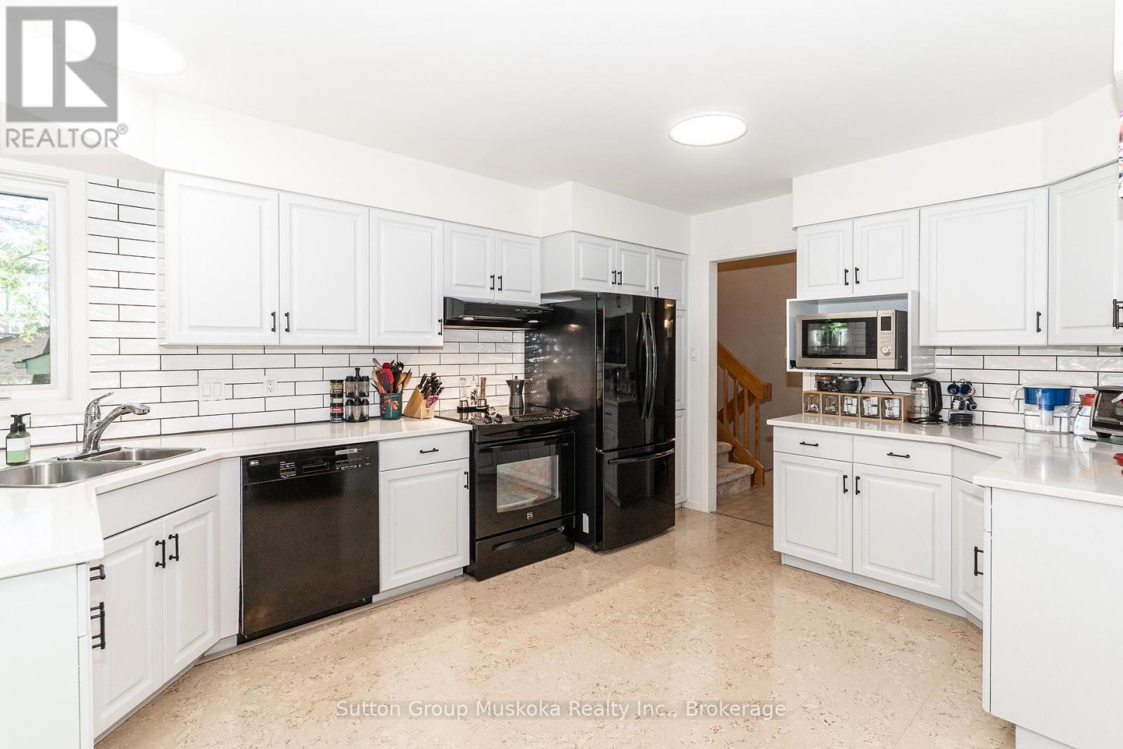 Photo 21 of 12 Silver Oaks Crescent, Huntsville ON