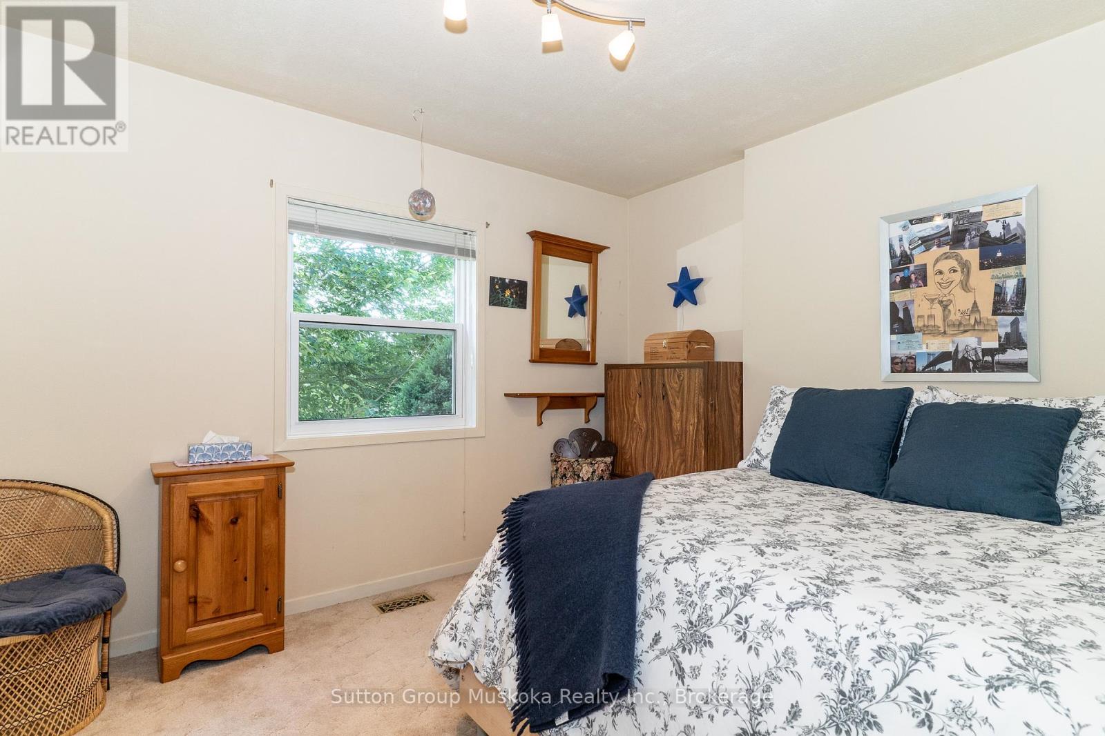 Photo 11 of 12 Silver Oaks Crescent, Huntsville ON