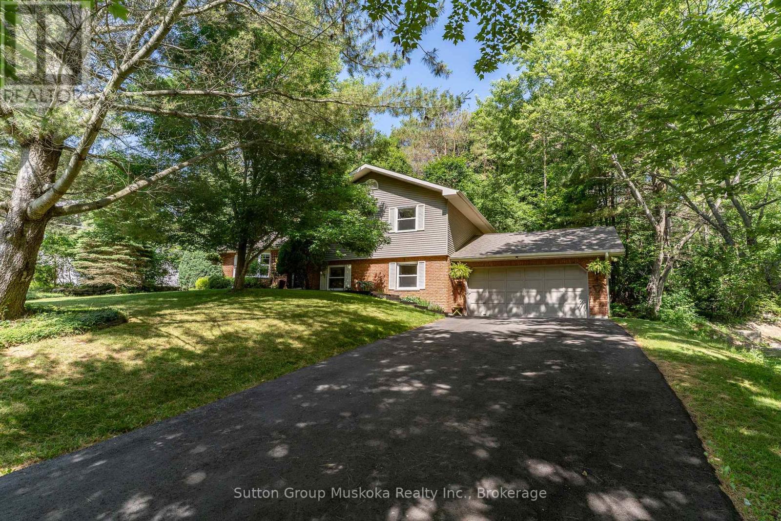 Photo 34 of 12 Silver Oaks Crescent, Huntsville ON