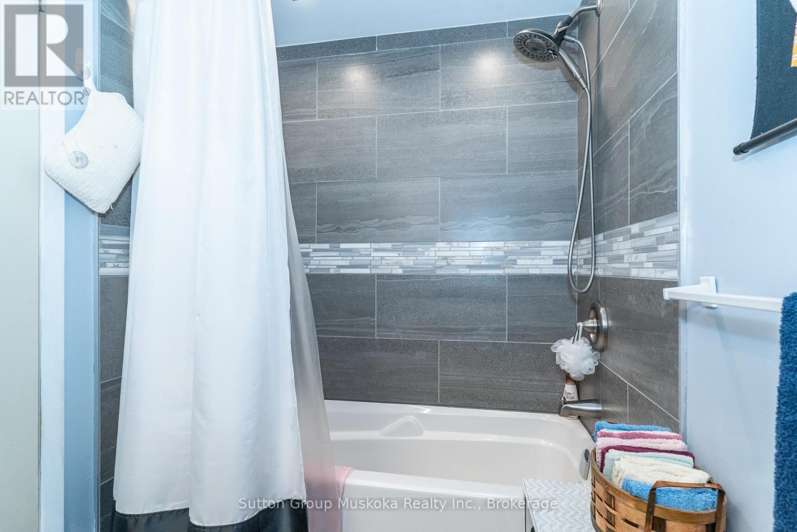 Photo 27 of 12 Silver Oaks Crescent, Huntsville ON