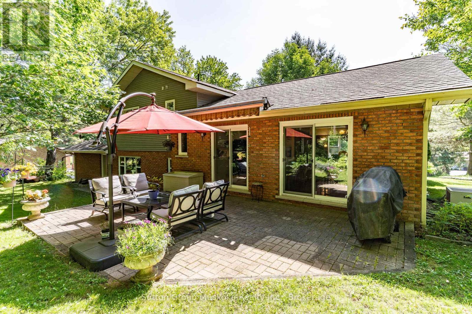 Photo 28 of 12 Silver Oaks Crescent, Huntsville ON