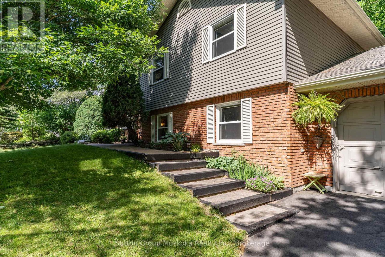 Photo 31 of 12 Silver Oaks Crescent, Huntsville ON