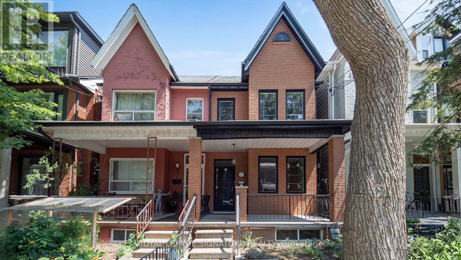 Photo 9 of Main 247 Palmerston Avenue, Toronto ON