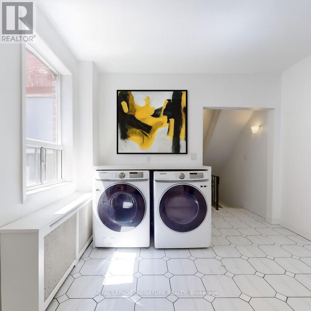 Photo 12 of Main 247 Palmerston Avenue, Toronto ON