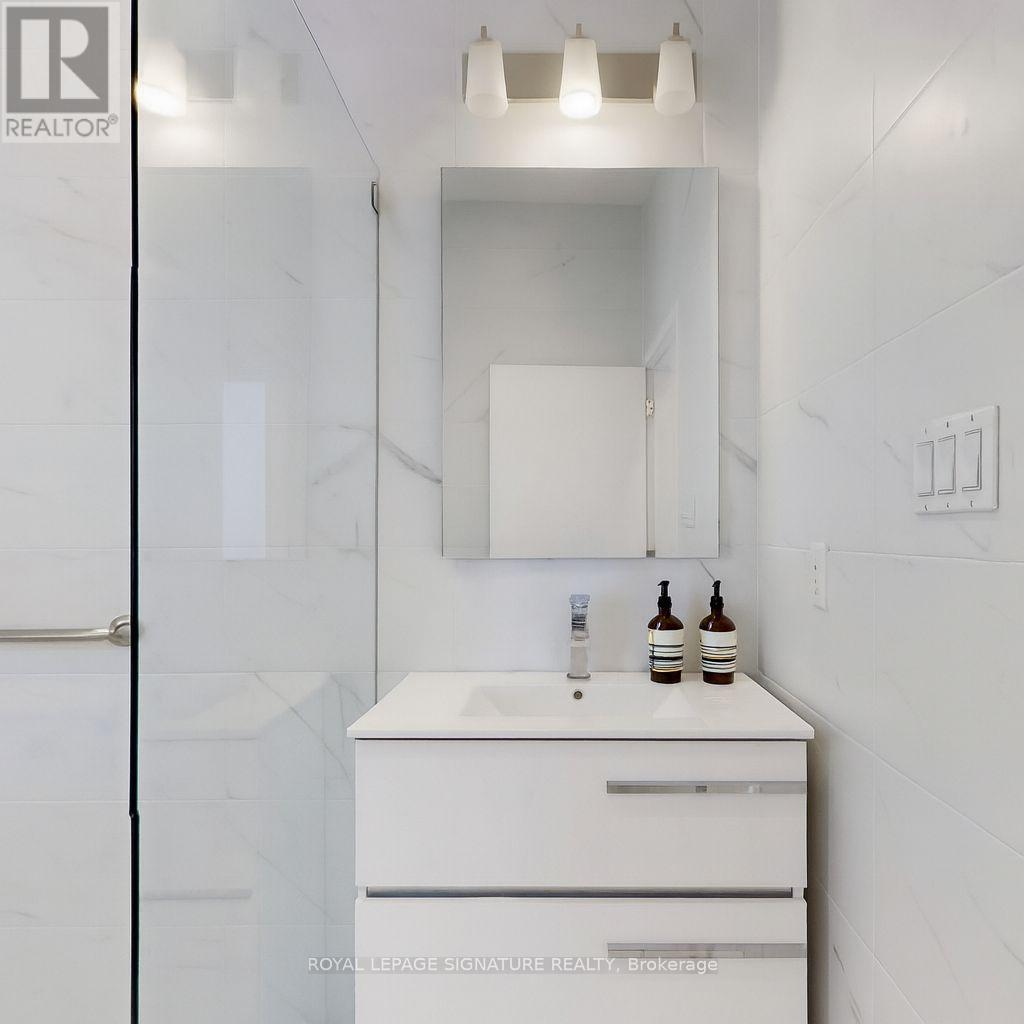 Photo 4 of Main 247 Palmerston Avenue, Toronto ON