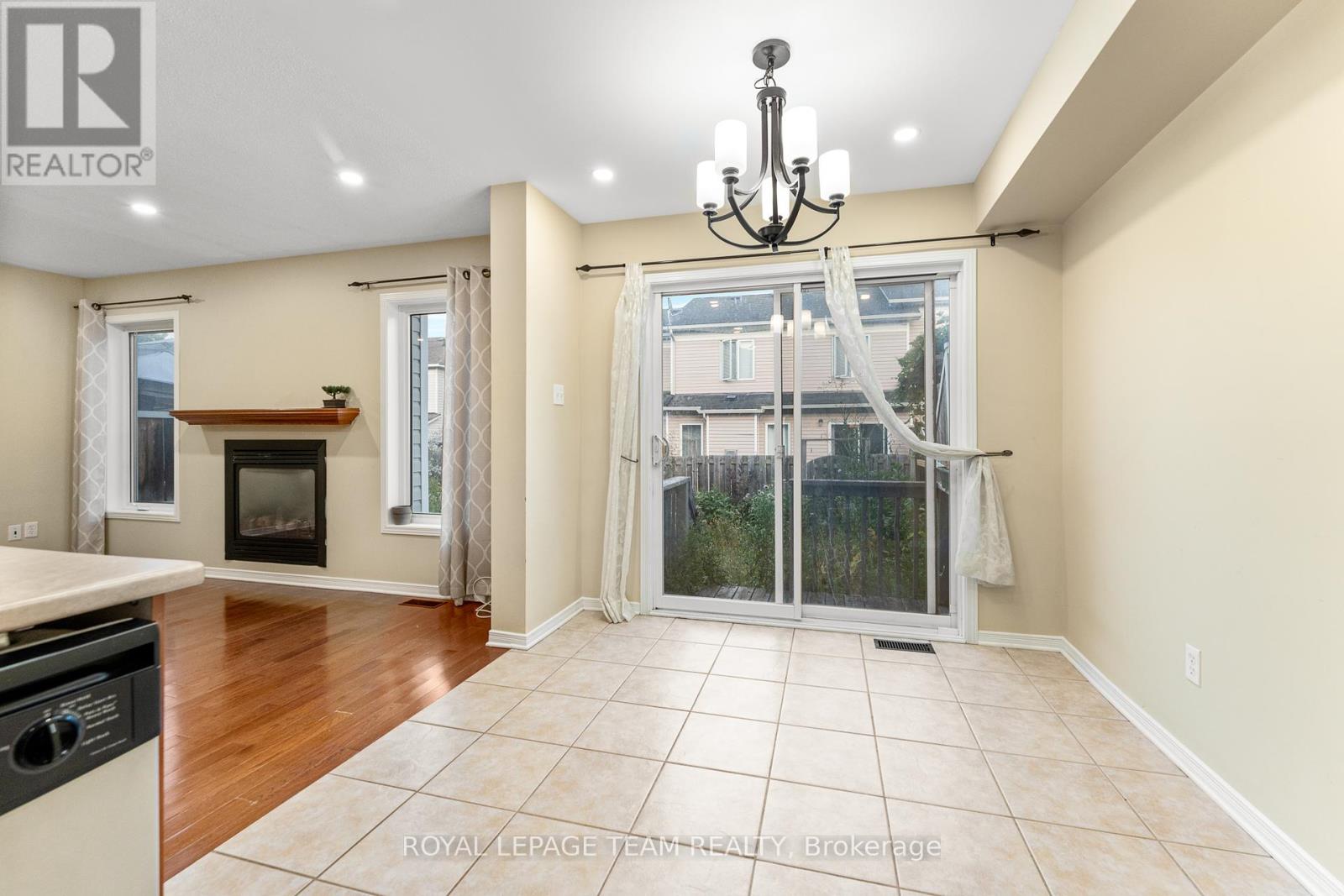 Photo 9 of 251 Felicia Crescent, Ottawa ON