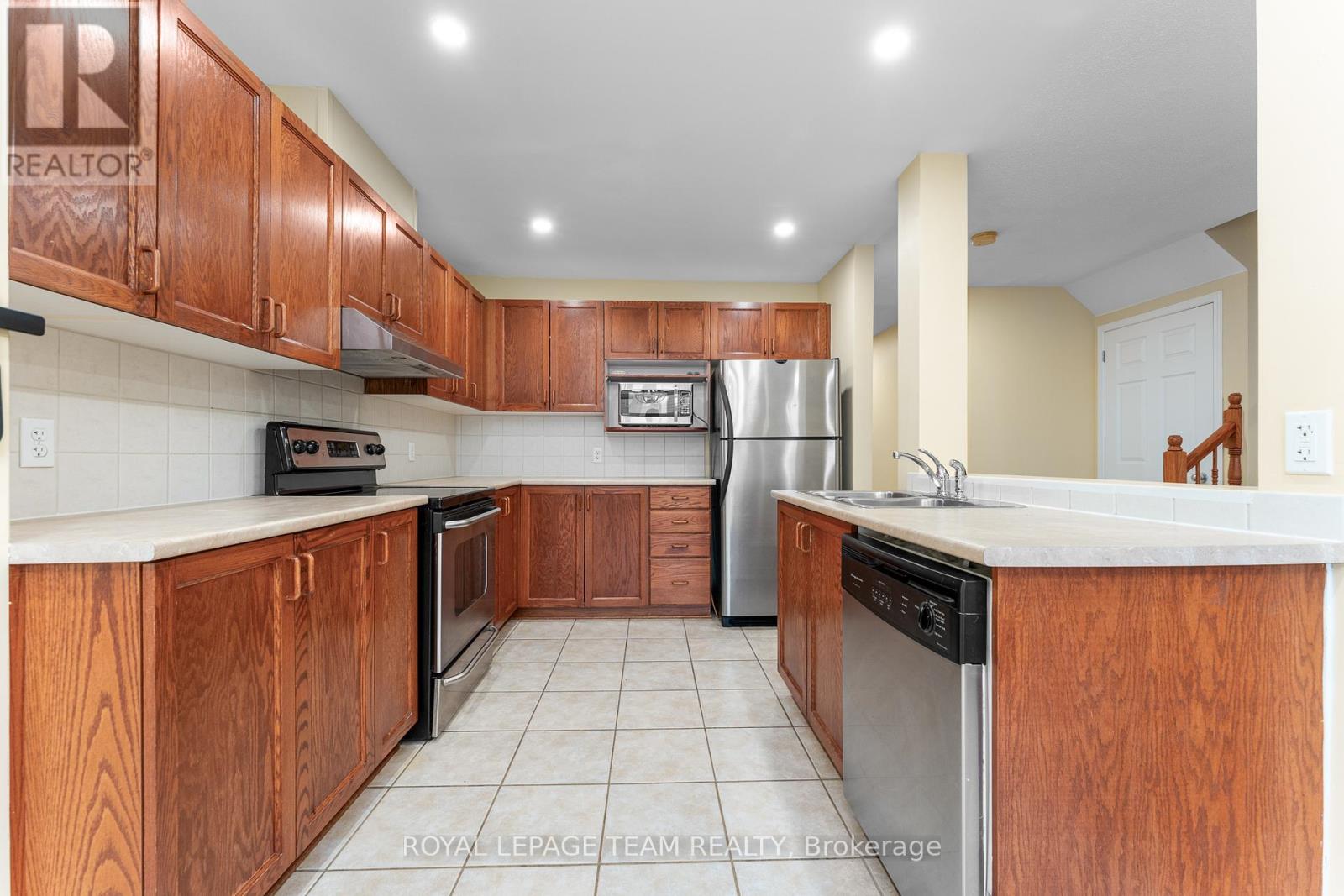 Photo 16 of 251 Felicia Crescent, Ottawa ON