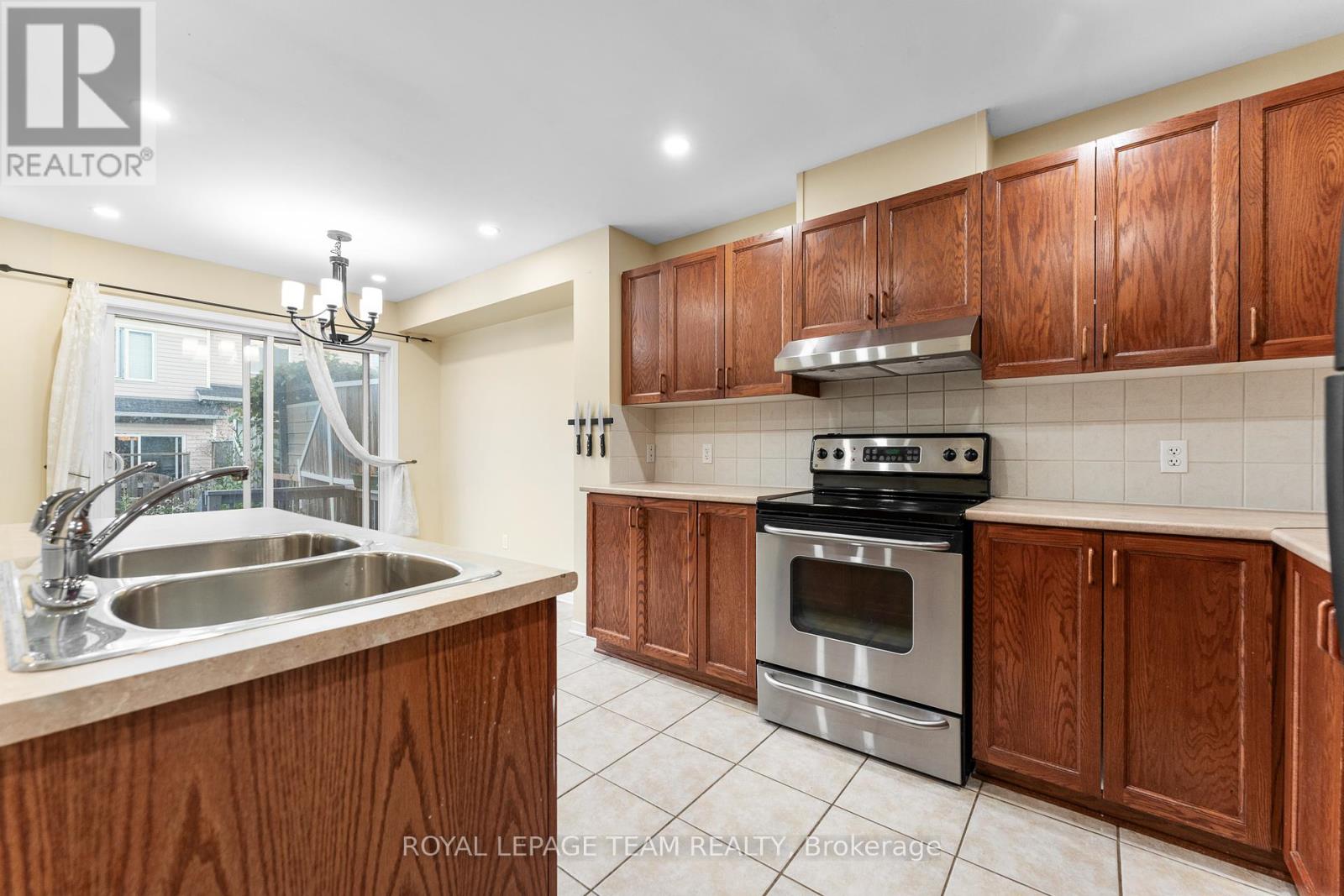 Photo 11 of 251 Felicia Crescent, Ottawa ON