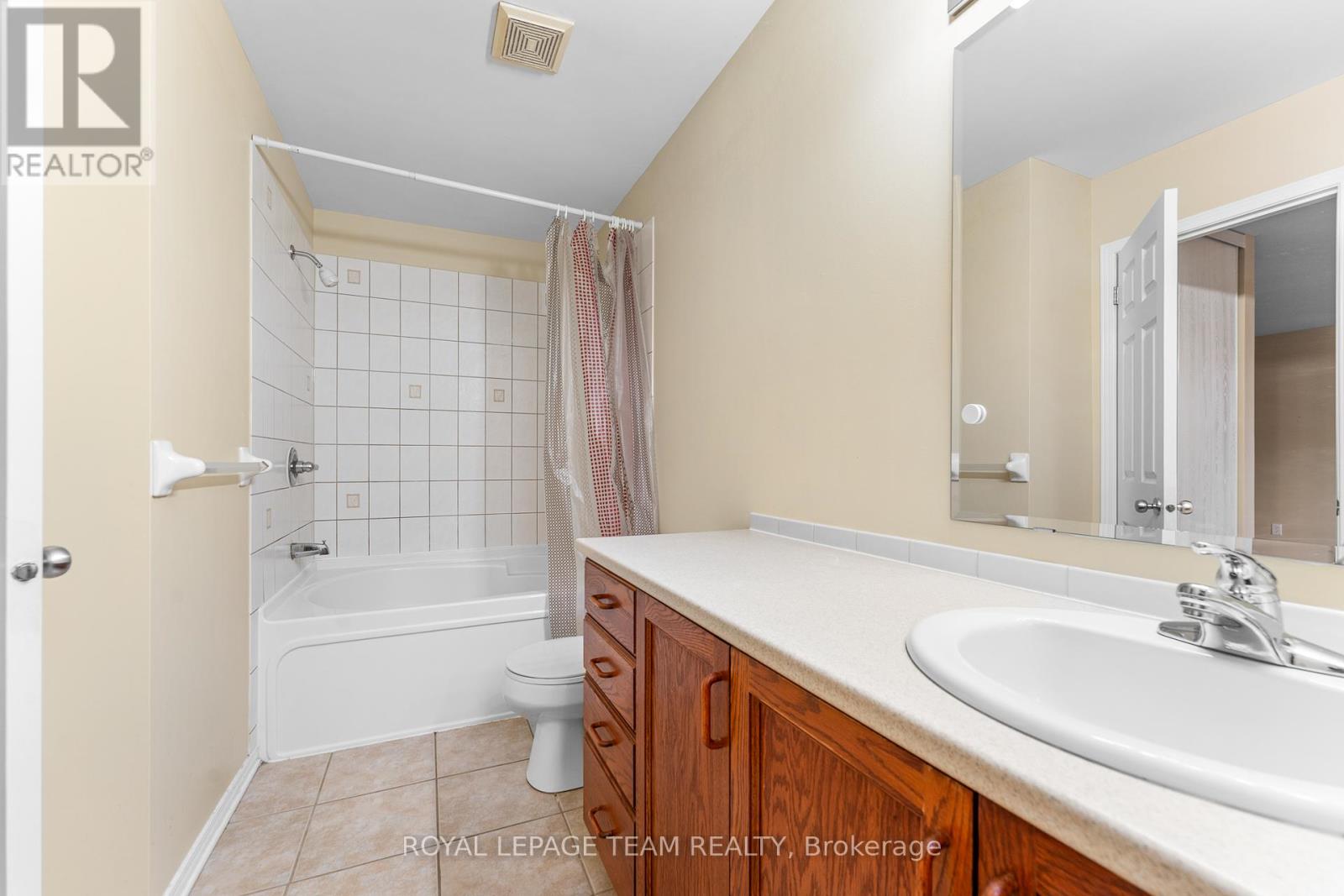Photo 18 of 251 Felicia Crescent, Ottawa ON