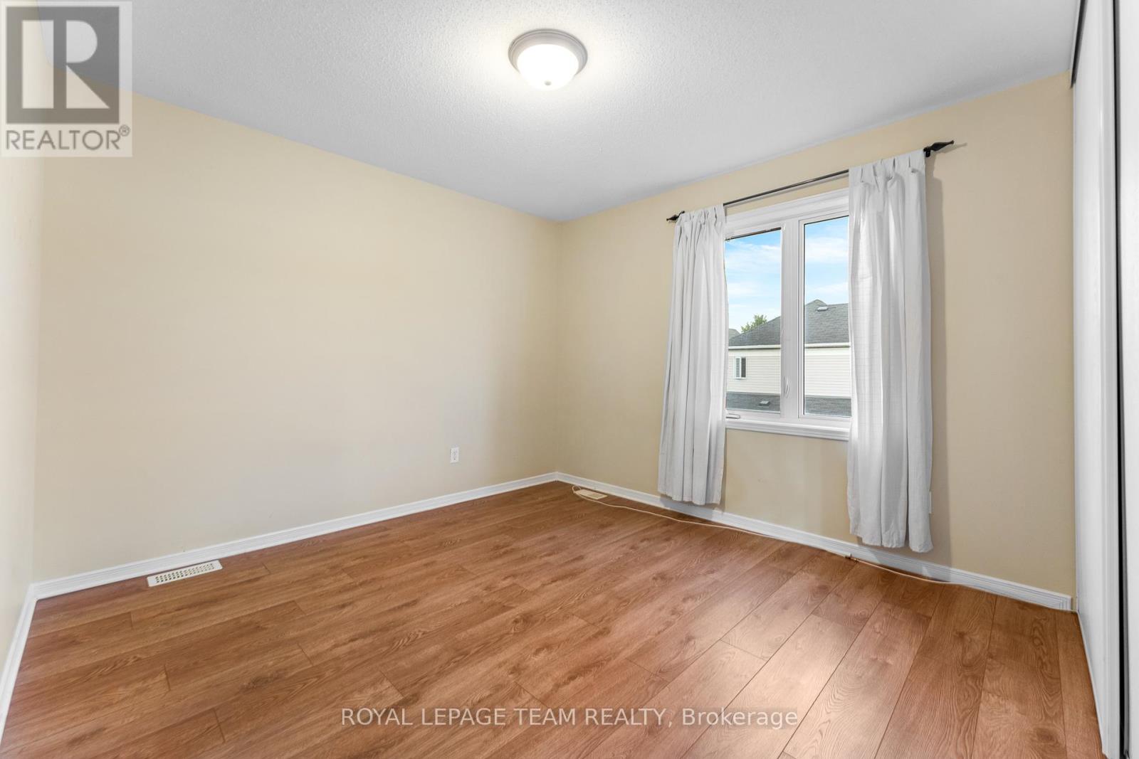Photo 10 of 251 Felicia Crescent, Ottawa ON