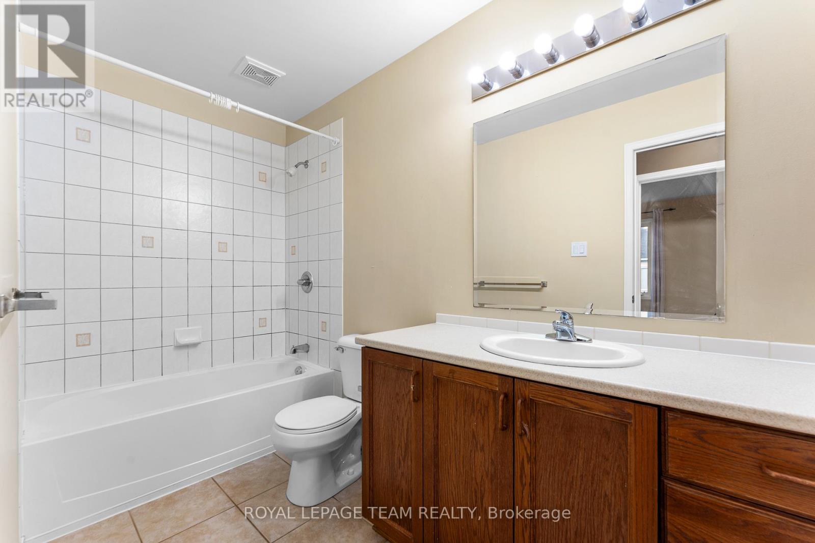 Photo 14 of 251 Felicia Crescent, Ottawa ON