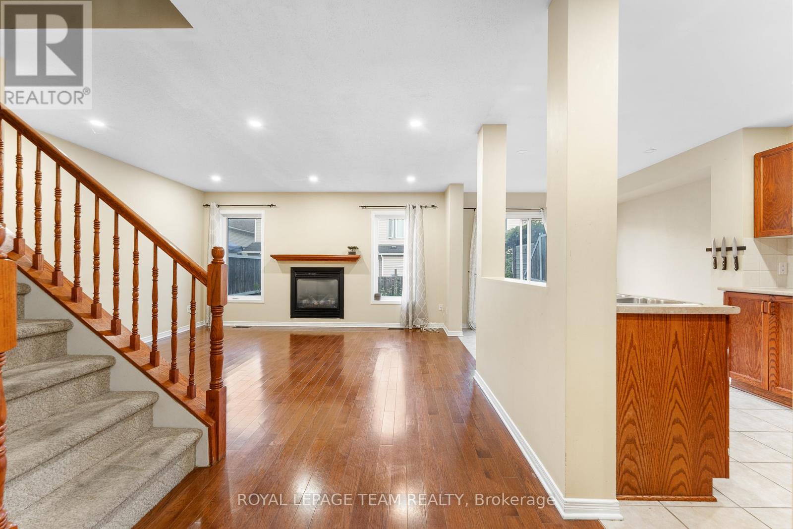 Photo 13 of 251 Felicia Crescent, Ottawa ON