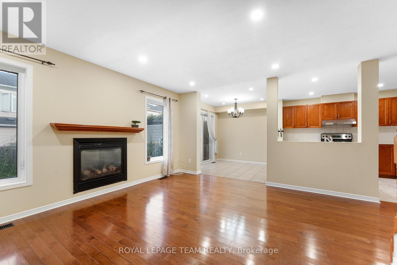 Photo 2 of 251 Felicia Crescent, Ottawa ON
