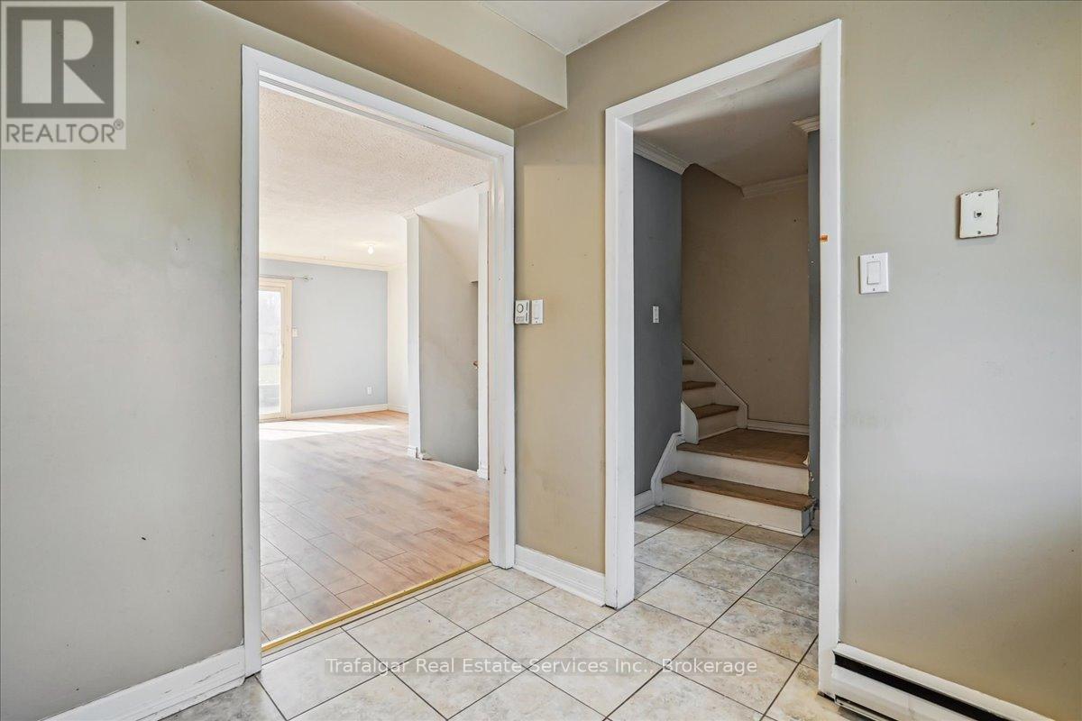 Photo 26 of 66 Worthington Drive, Oakville ON