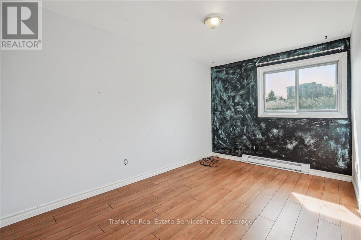 Photo 20 of 66 Worthington Drive, Oakville ON