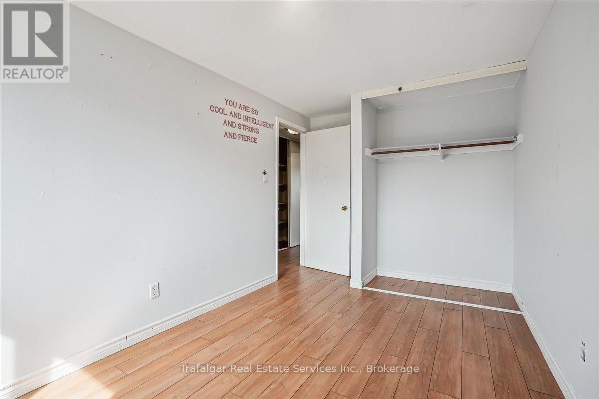 Photo 31 of 66 Worthington Drive, Oakville ON