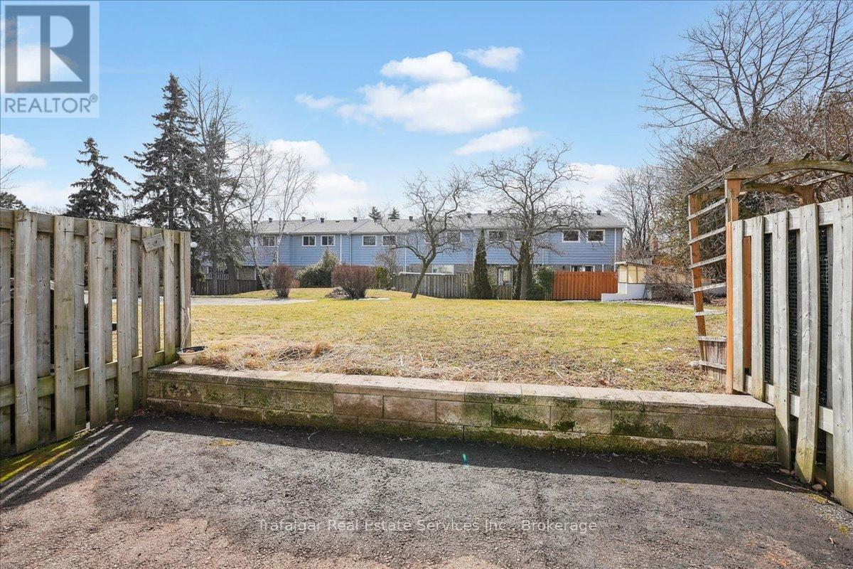 Photo 35 of 66 Worthington Drive, Oakville ON