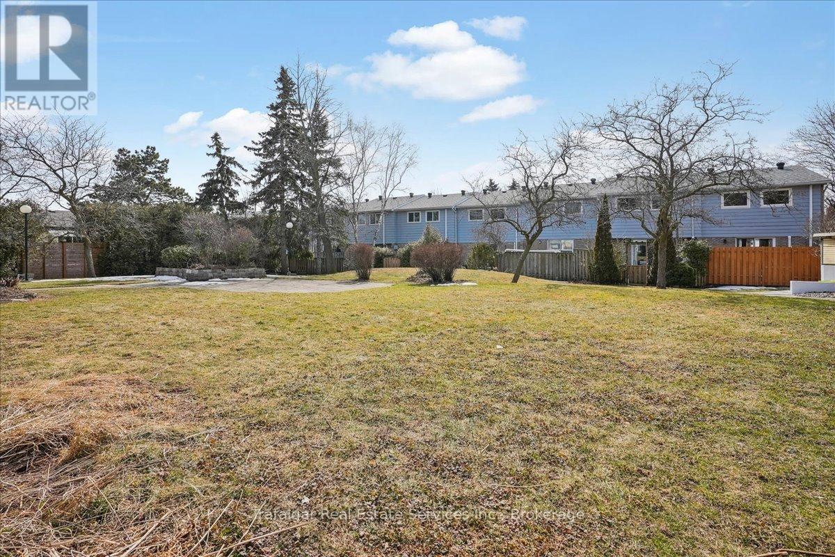 Photo 22 of 66 Worthington Drive, Oakville ON