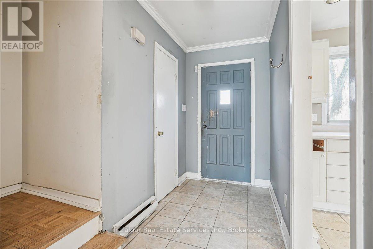 Photo 14 of 66 Worthington Drive, Oakville ON