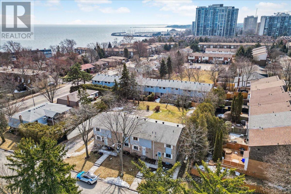Photo 34 of 66 Worthington Drive, Oakville ON