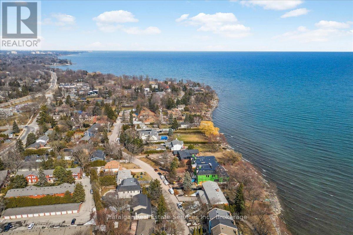 Photo 9 of 66 Worthington Drive, Oakville ON