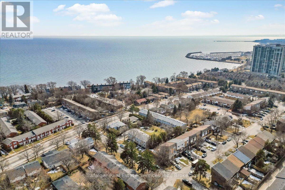 Photo 19 of 66 Worthington Drive, Oakville ON