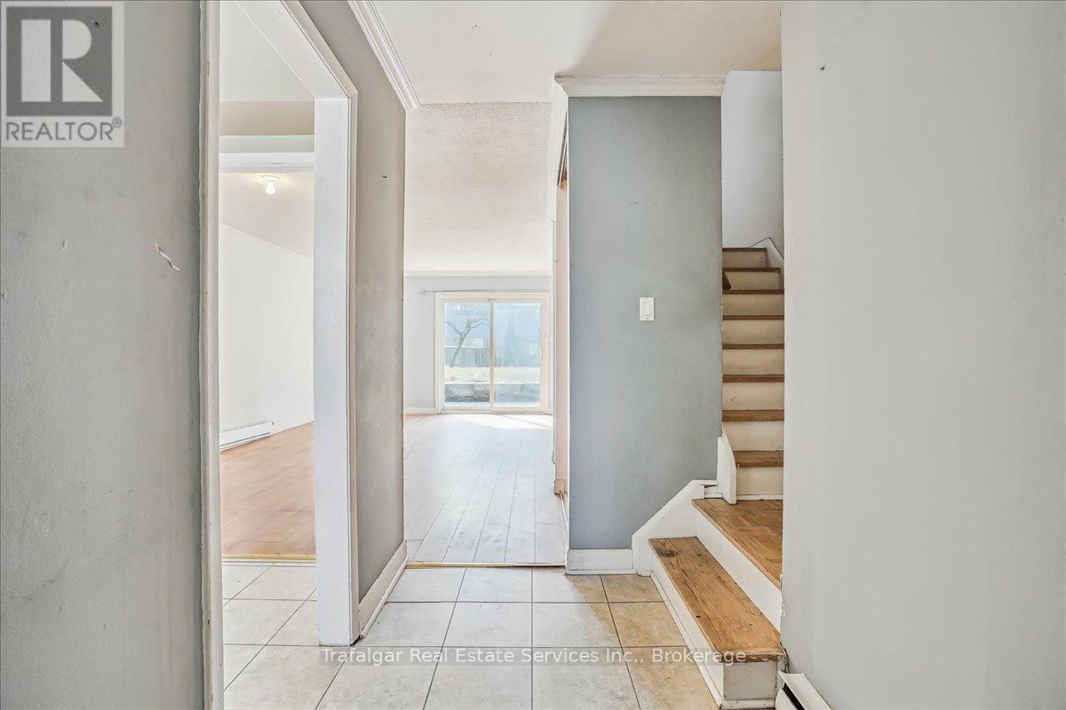 Photo 36 of 66 Worthington Drive, Oakville ON