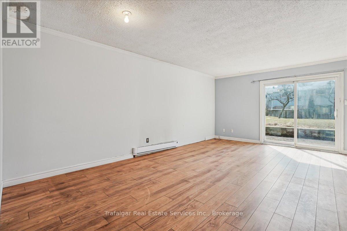 Photo 3 of 66 Worthington Drive, Oakville ON