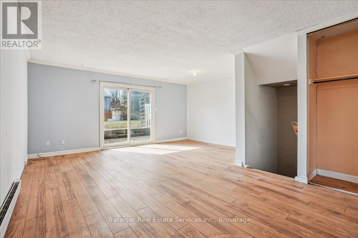 Photo 15 of 66 Worthington Drive, Oakville ON