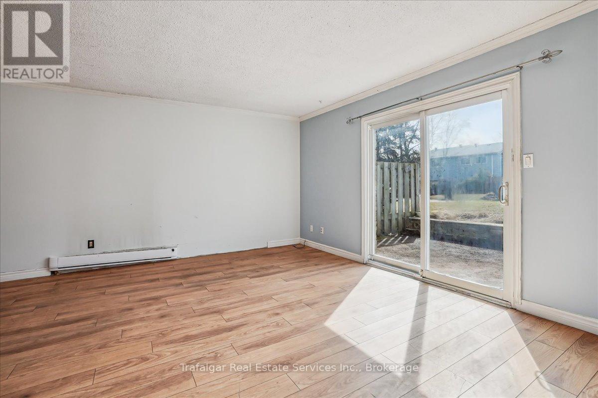 Photo 11 of 66 Worthington Drive, Oakville ON