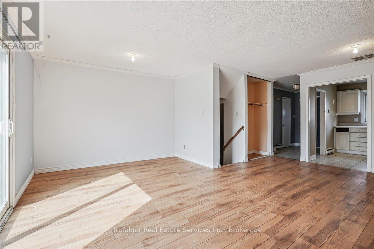 Photo 18 of 66 Worthington Drive, Oakville ON