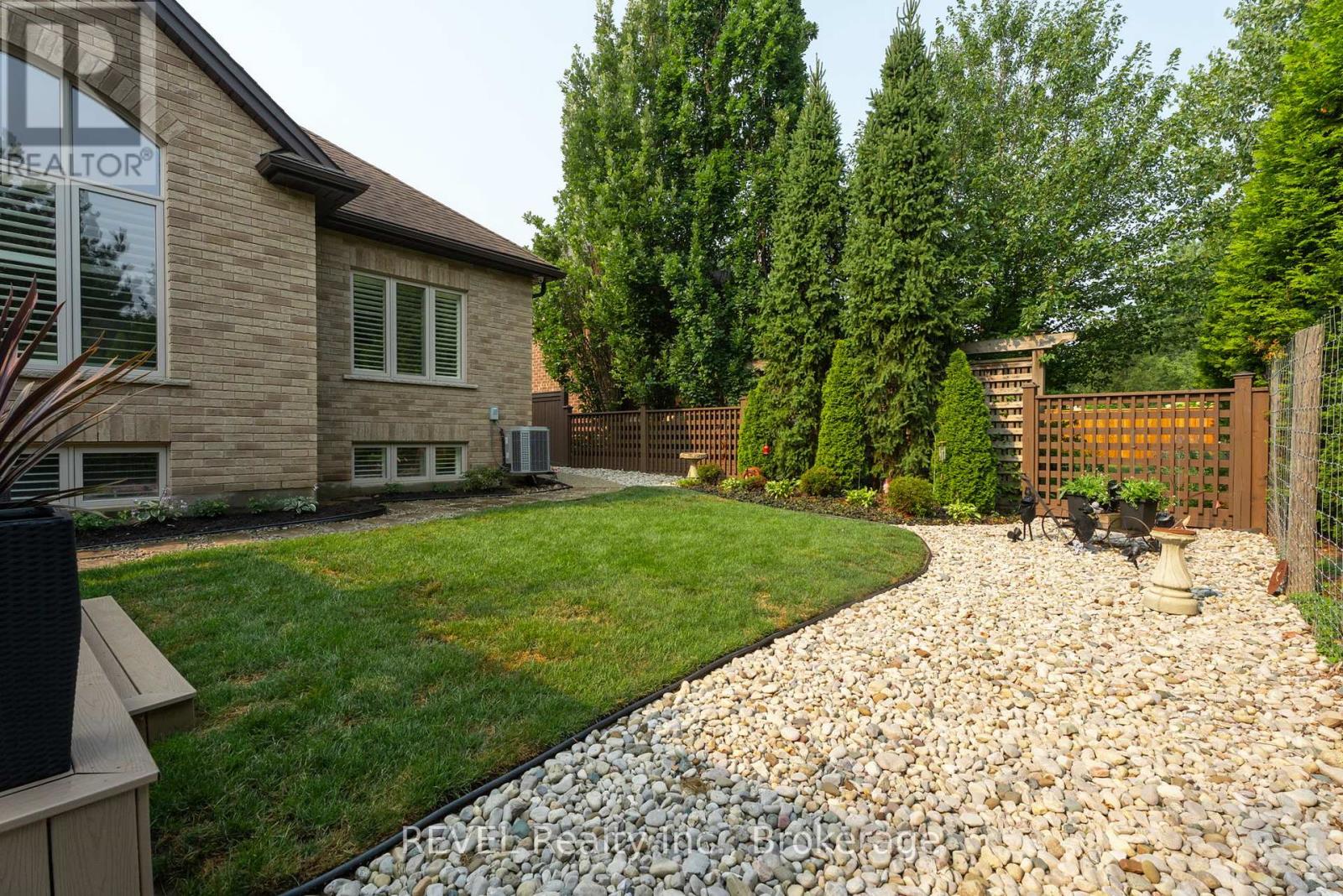 Photo 41 of 4 Tulip Tree Road, Niagaraonthelake ON