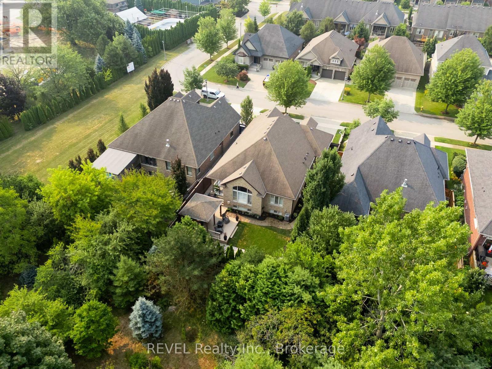 Photo 45 of 4 Tulip Tree Road, Niagaraonthelake ON