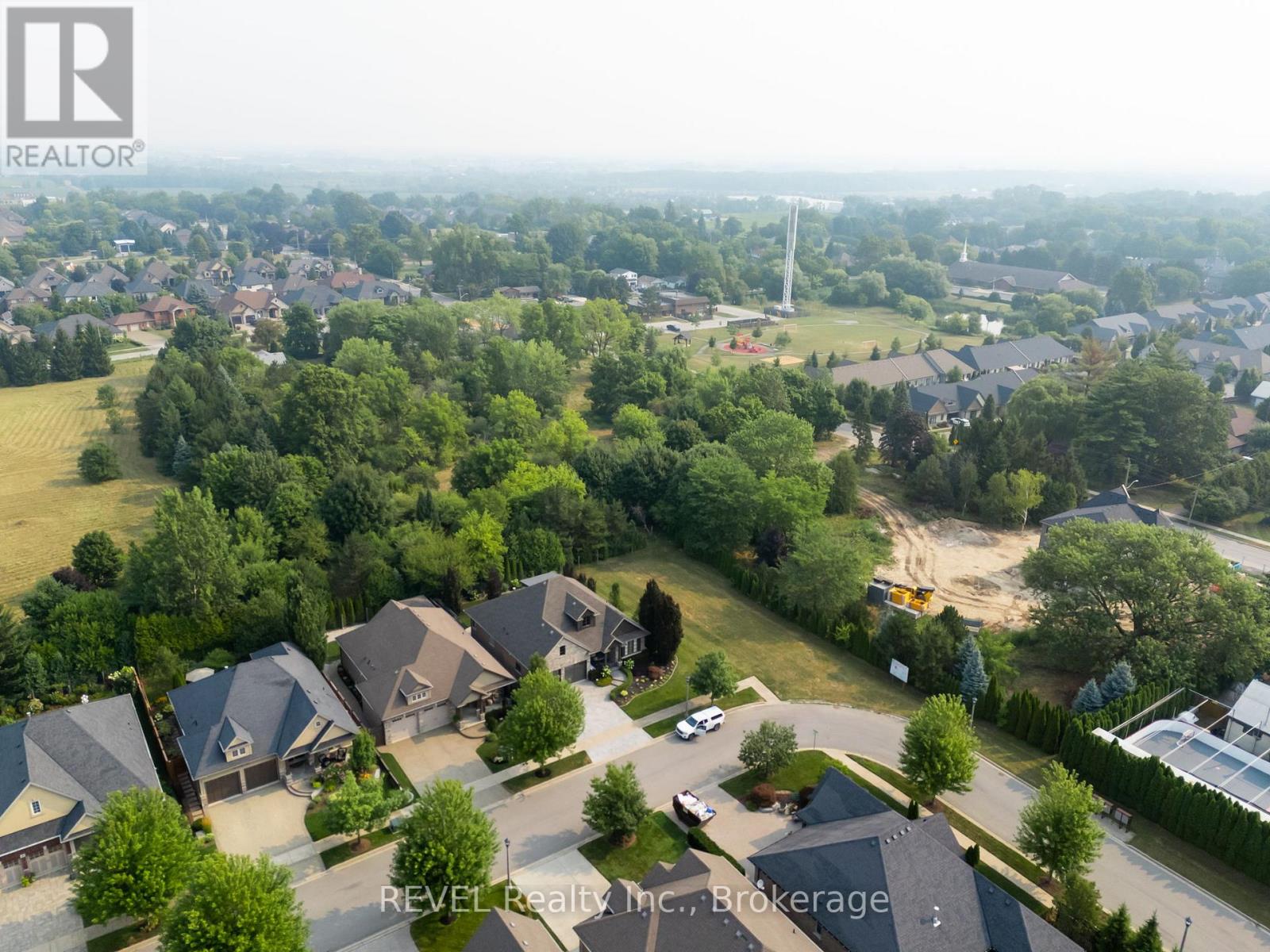 Photo 48 of 4 Tulip Tree Road, Niagaraonthelake ON