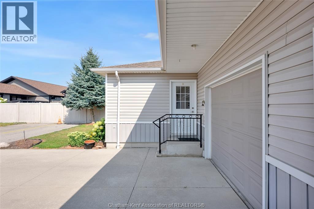 Photo 18 of 3 Schooner Court, Chatham ON