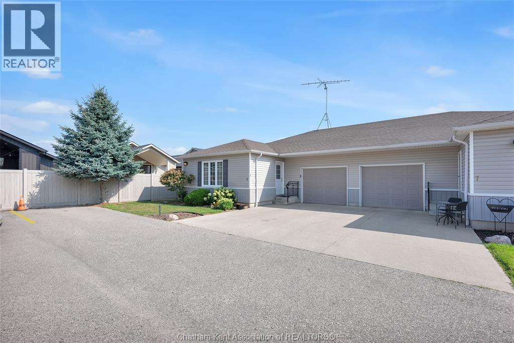 Photo 14 of 3 Schooner Court, Chatham ON