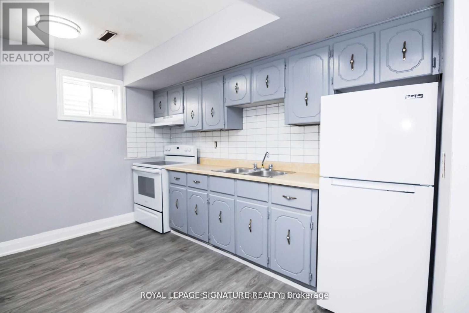 Photo 9 of 827 Stainton Drive, Mississauga ON