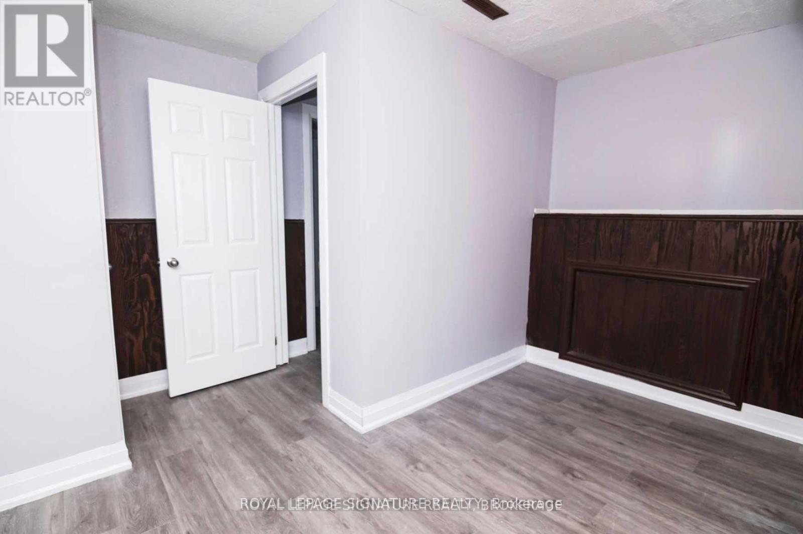 Photo 5 of 827 Stainton Drive, Mississauga ON