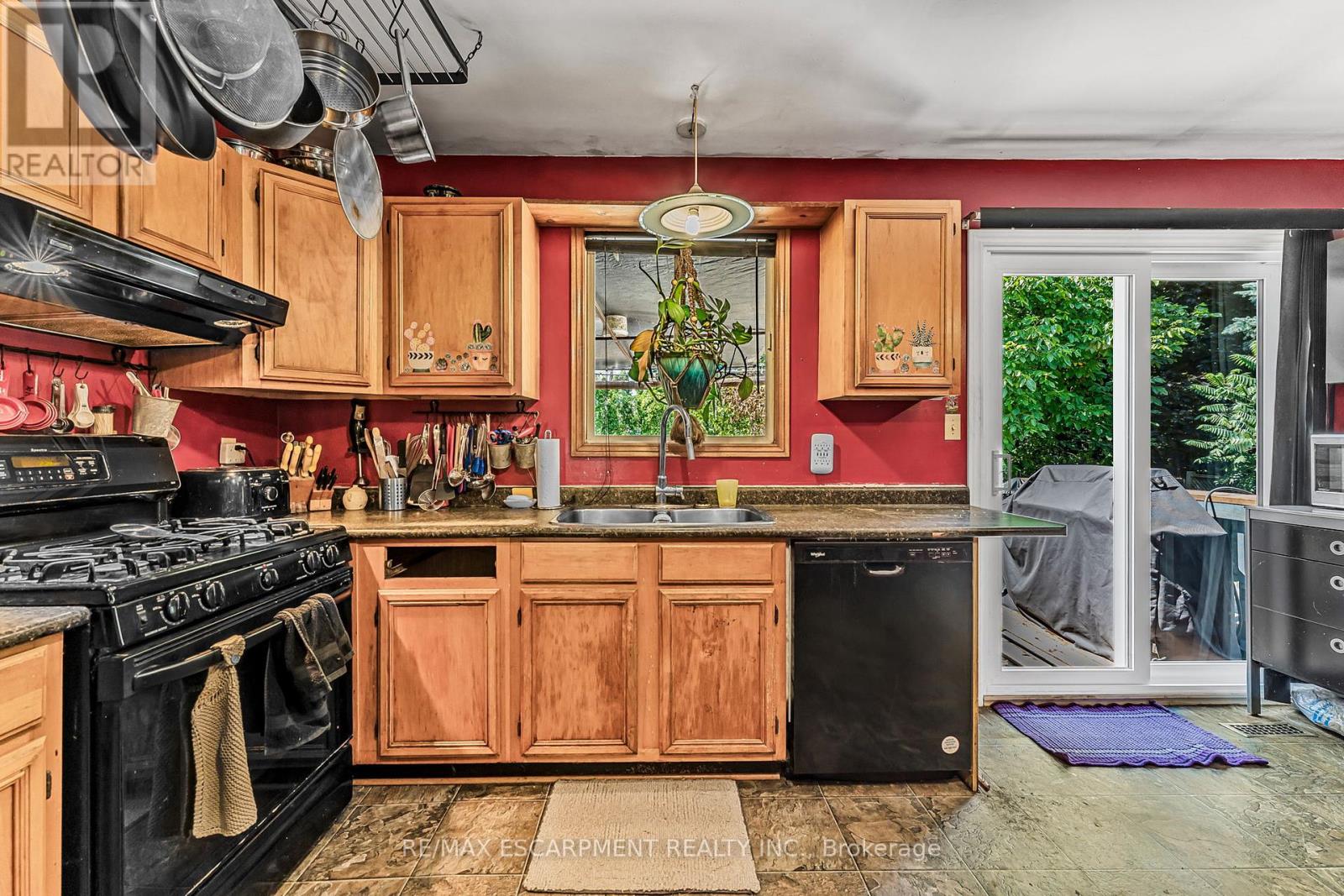 Photo 24 of 40 Wade Road, West Lincoln ON
