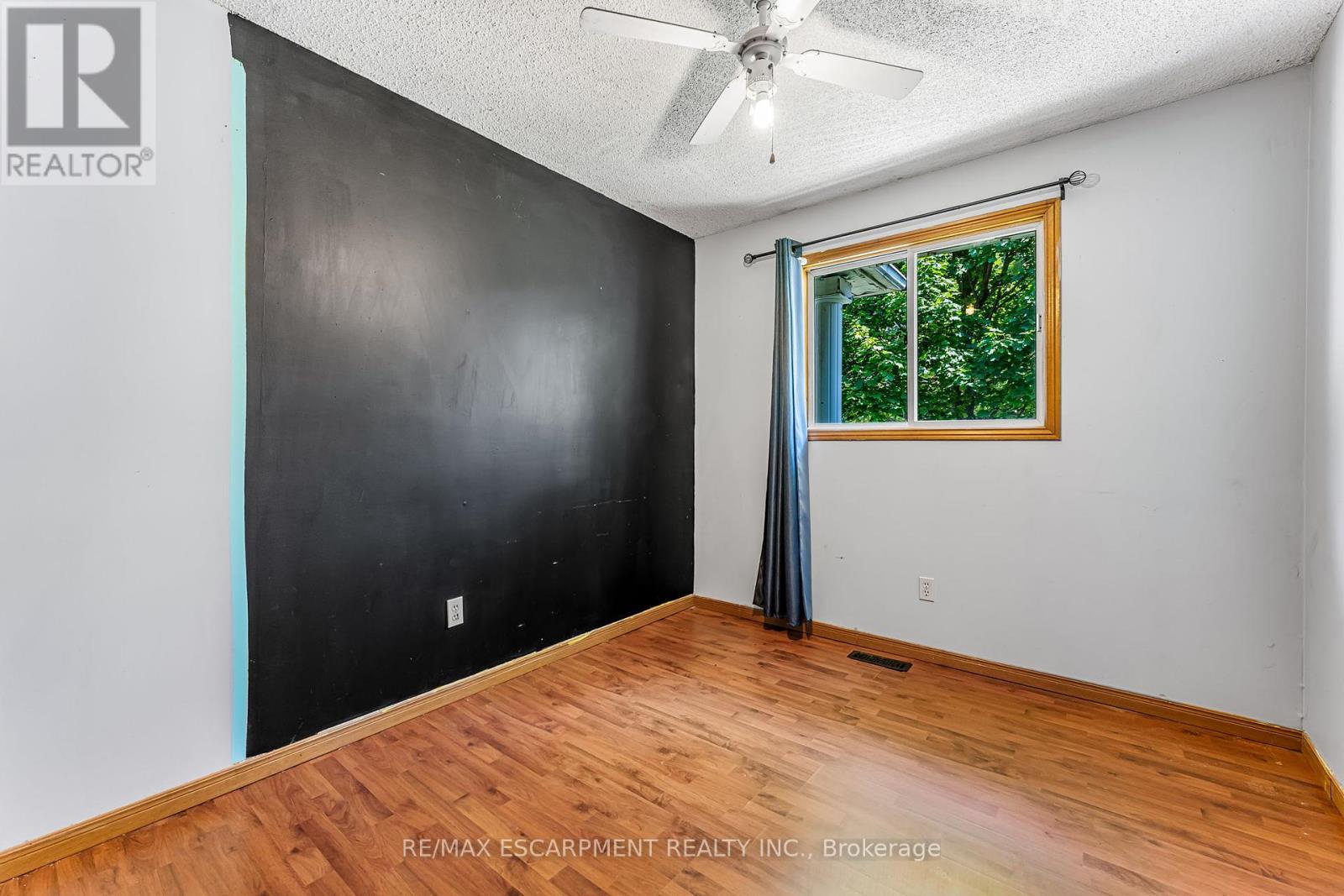 Photo 6 of 40 Wade Road, West Lincoln ON