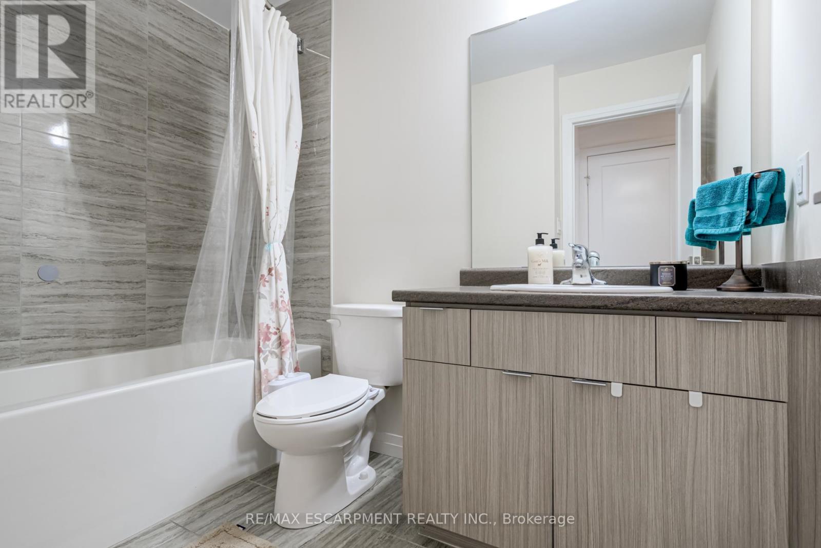 Photo 34 of 13 Pringle Lane, Hamilton ON