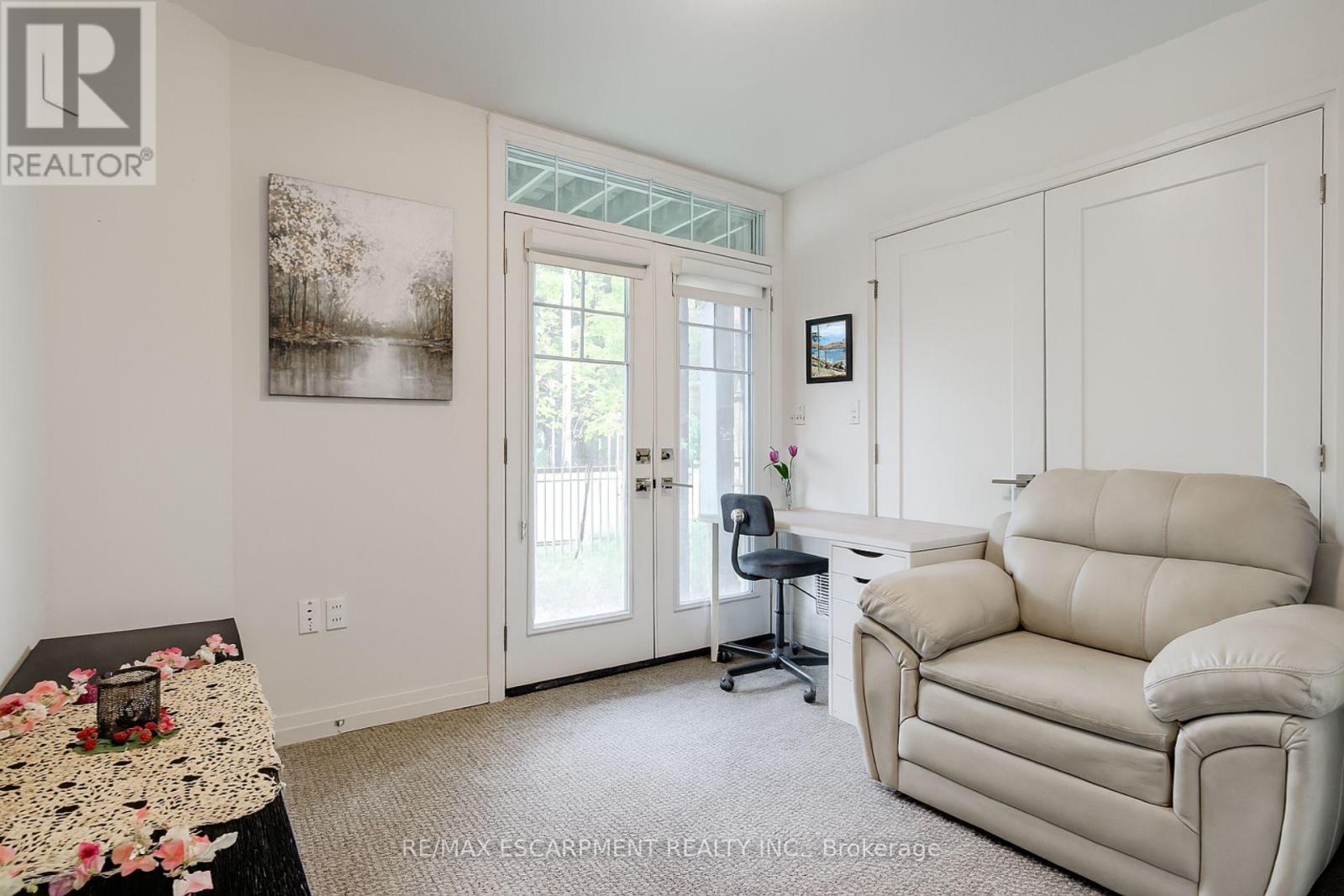 Photo 1 of 13 Pringle Lane, Hamilton ON